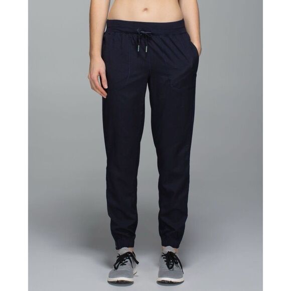 Lululemon Var-city Track Navy Blue Jogger Pants Lightweight Pockets  Sz 6 Gym - Picture 15 of 16